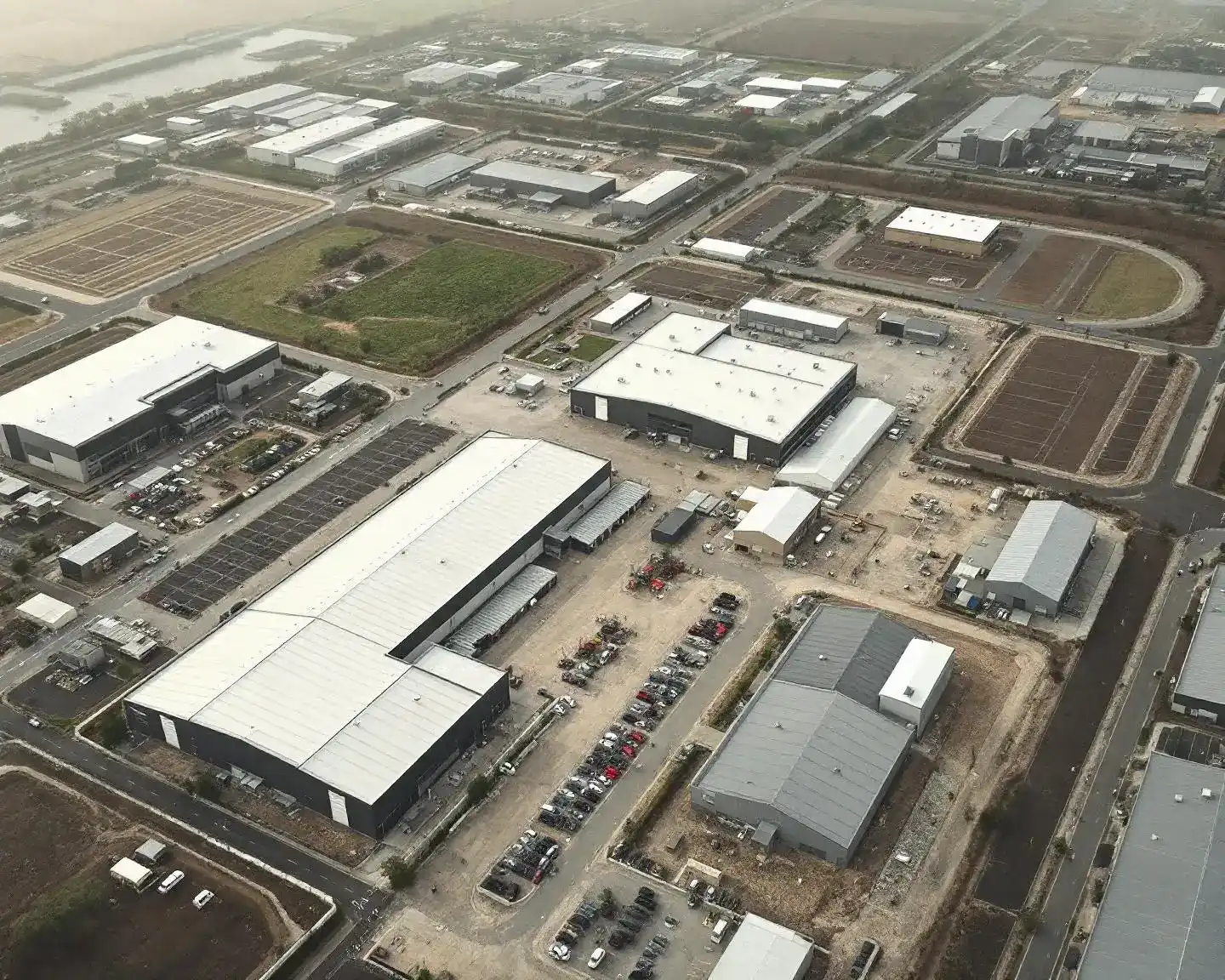 Vista aérea del Polígono Industrial Sueca-Cullera para vídeo industrial con drone