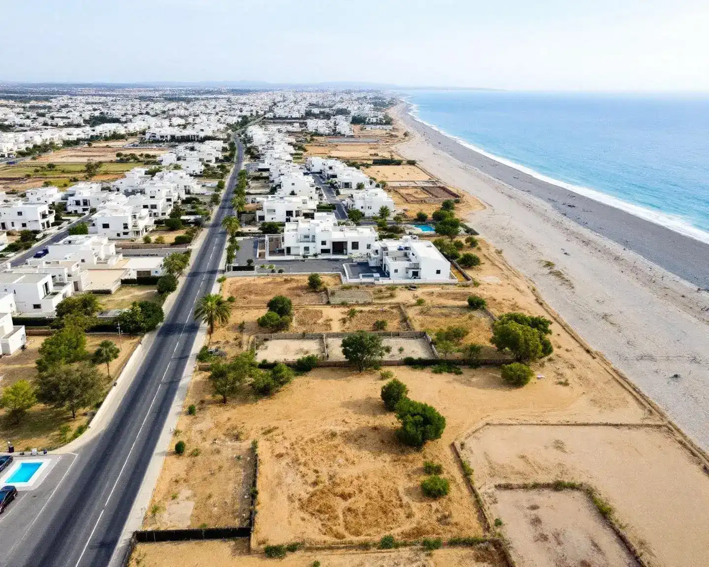Fotografía aérea de urbanización residencial en Torrevieja con drone profesional, zona de nuevas promociones
