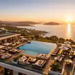Filmación aérea cinematográfica de un resort de lujo con gimbal profesional durante la hora dorada