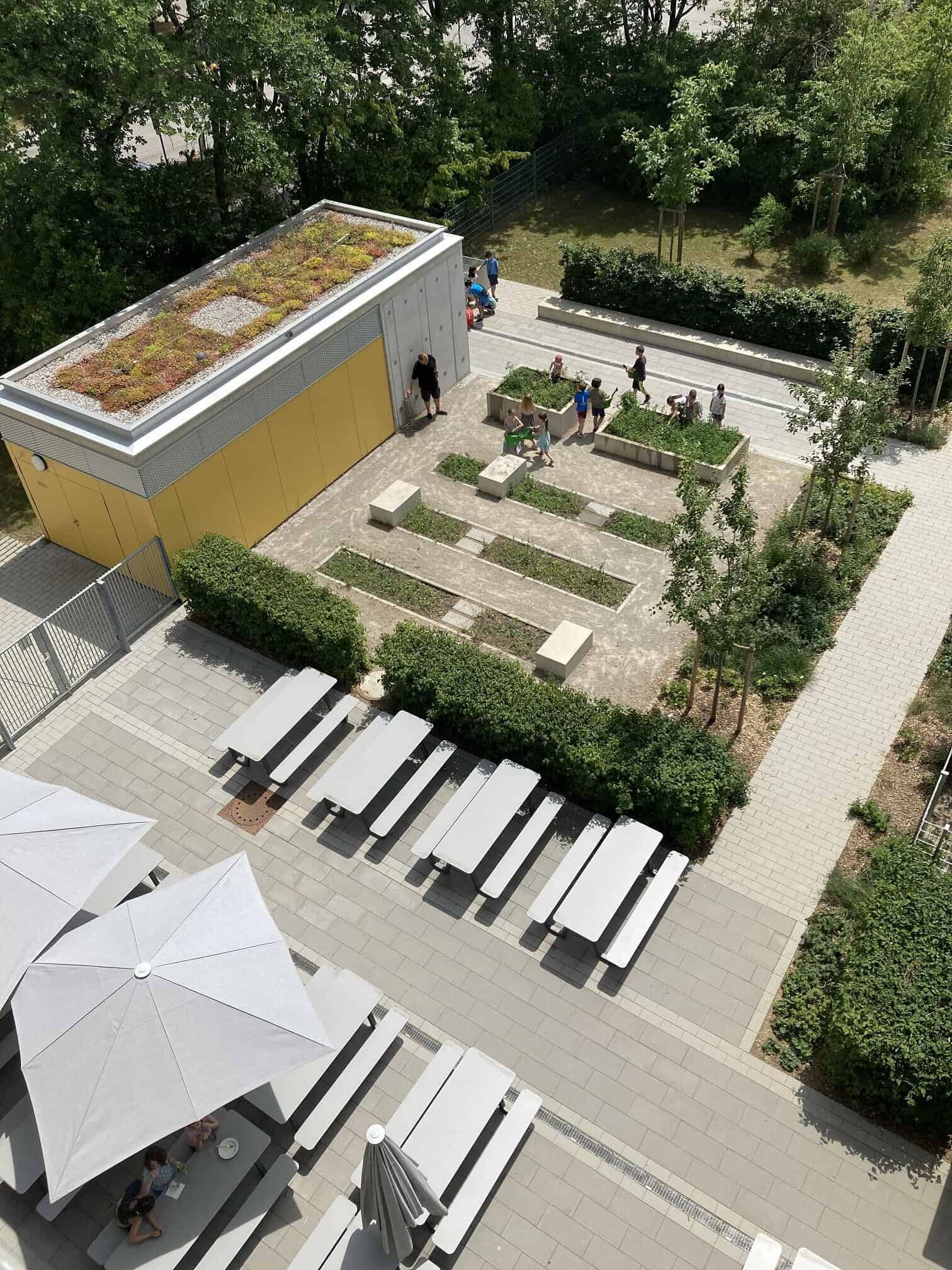 Bild: Neugestaltete Grundschule Camerloherstraße Foto: ver.de landschaftsarchitektur