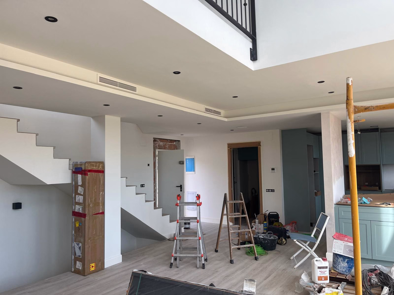 Trabajo de fontanería en el interior de una vivienda en Molins de Rei