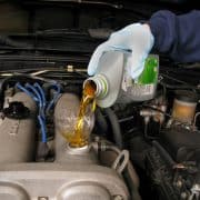 Qué aceite debo echarle a mi coche