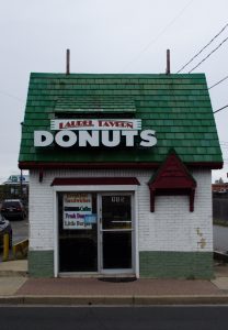 Laurel Tavern Donuts, outside