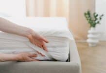 Matratzenschoner sind sinnvoll, um die Matratze vor Verschmutzungen zu schützen