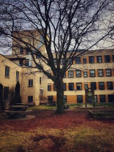 The Advanced Rapid Detox Facility outdoor courtyard at the hospital