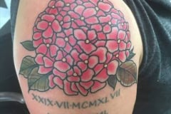 Old-School-Tattoo-Blume-Oberarm