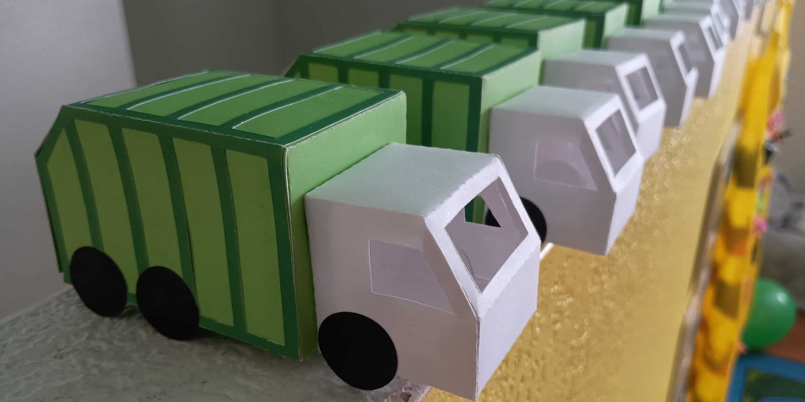 Free Garbage Truck SVG for a 3D Gift Box