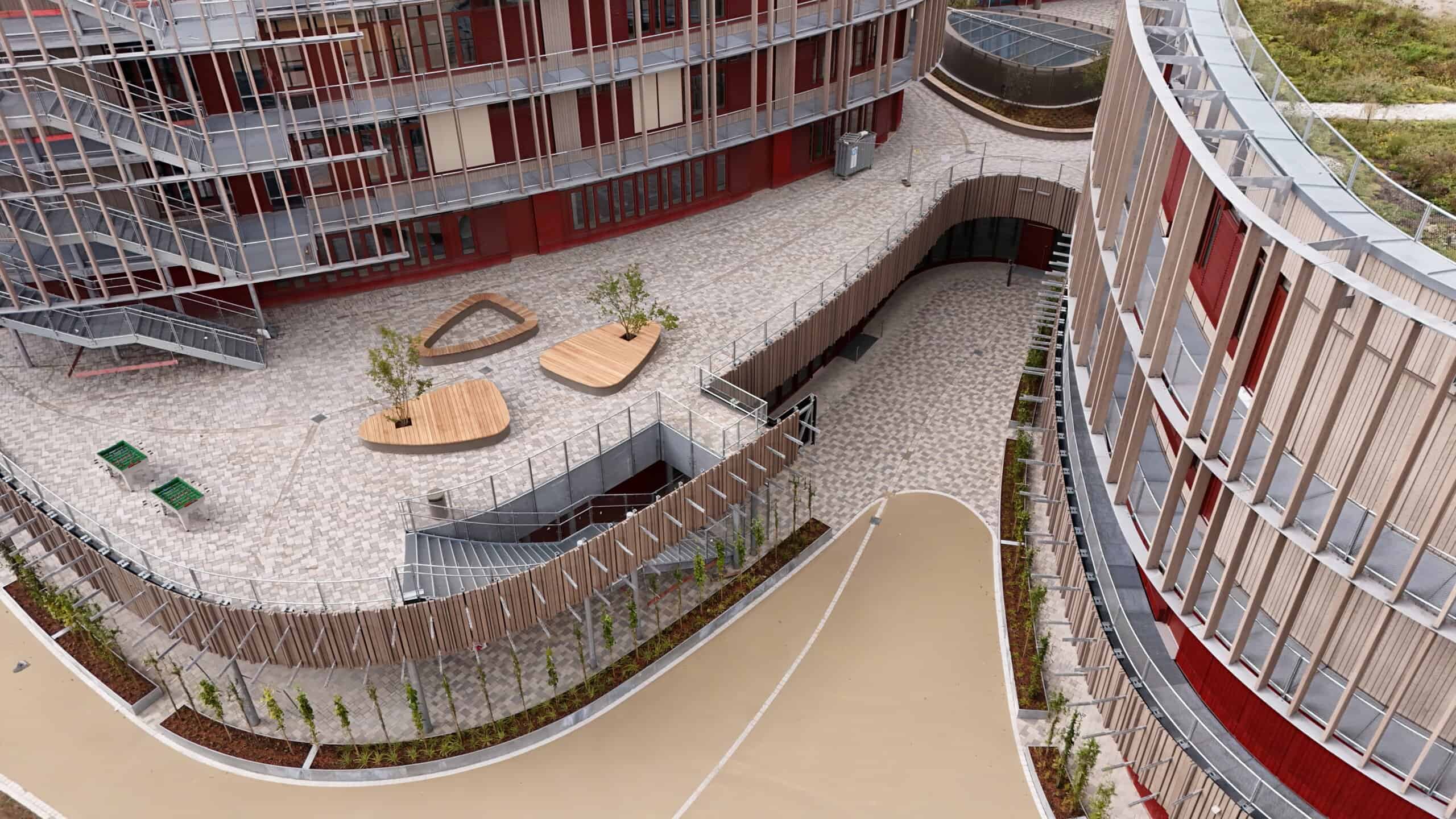 Bild: Neubau des Wilhelm-Hausenstein-Gymnasium Foto: ver.de landschaftsarchitektur