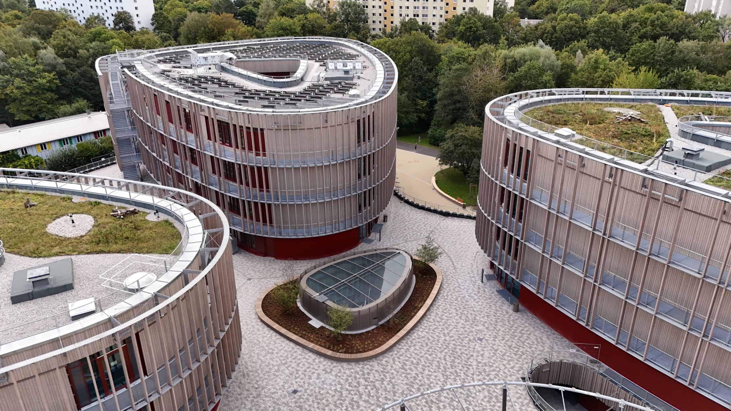 Bild: Neubau des Wilhelm-Hausenstein-Gymnasium Foto: ver.de landschaftsarchitektur