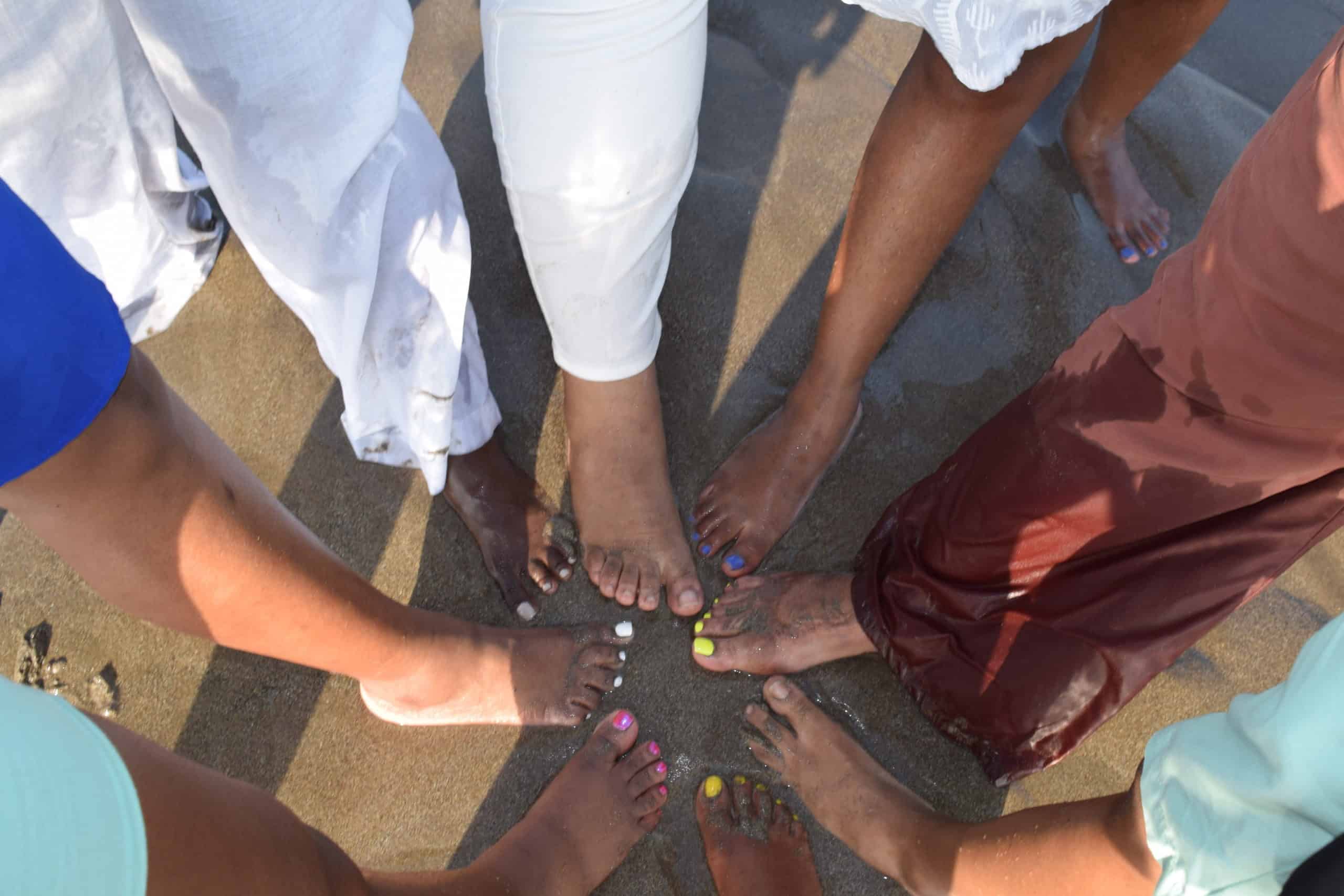 feet in a circle
