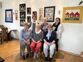 Die Frauen der „Neißestichlinge“ zeigen aktuell in der „Karpfenschänke“ am Pinnower See einen Teil ihrer Arbeiten.