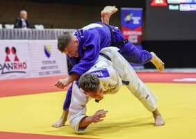 Luc (blau) im Kampf gegen Koen Heg