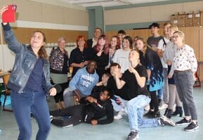 Maja Wallstein beim Selfie mit der Schulklasse