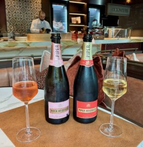 Als Aperitif gab es Champagner von Piper-Heidsieck als klassischer Luvet Brut und als Rosé Brut.