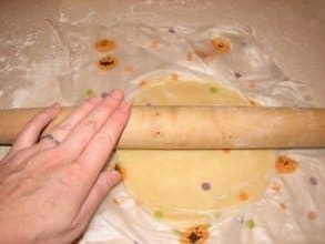 Easy way to roll pie crust.