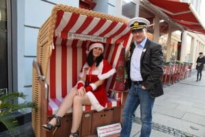 Weihnachtselfe Anja mit Hafenmeister Rocco