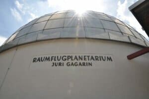 Schriftzug "Raumfahrtplanetarium Juri Gagarin"
