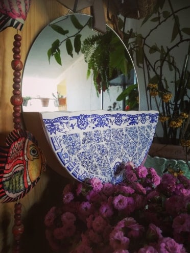 Miroir et rangement à suspendre by Sandrine Régaré