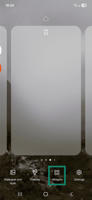 Android menu that is displayed when long-tapping the screen. The Widgets tab is highlighted.