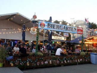 Biergarten auf dem Oktoberfest_Copyright Photo Huber