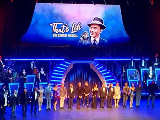 Schlussapplaus bei "That's life - dem Frank Sinatra-Musical" im Musicaltehater am Potsdamer Platz" / Bild: @pegü