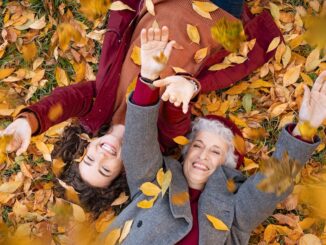 Immunstark unterwegs: Gerade in den Herbst- und Wintermonaten haben Infekte oftmals leichtes Spiel. Die beste Vorkehrung: Frische Luft, die richtige Kleidung und ein abwehrbereites Immunsystem. / Bild: stock.adobe.com / Rido