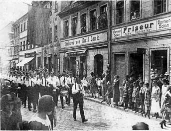 Ein Musikzug durch die Lange Straße