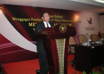 Ketua MK Prof. DR. Mahfud MD, selaku Keynote Speaker dalam Seminar Sehari “Menggagas Pembaruan Pendidikan Hukum di Indonesia”, Gedung MK, 16 Desember 2009