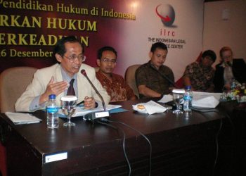 Narasumber Seminar Sehari, “Menggagas Pembaruan Pendidikan Hukum di Indonesia”, Gedung MK, 16 Desember 2009.