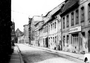 Die Klosterstraße 1977, 2. Haus rechts mit Mohrenköpfen  