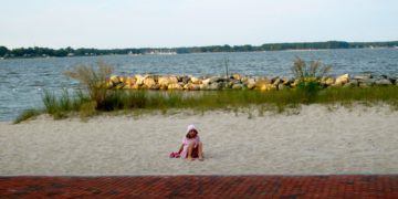 Yorktown has a great riverside beach for families