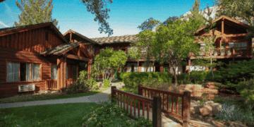 Flanigan's inn in springale, ut provides upscale rustic comfort just outside of zion park