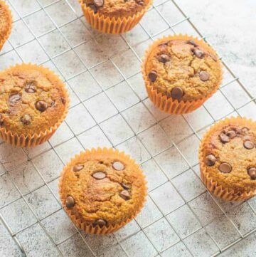 6 muffins on the cooling rack