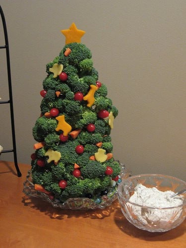 10 Creative Vegetable Trays - Christmas tree vegetable tray platter. Cute Holiday Party Veggie Tray