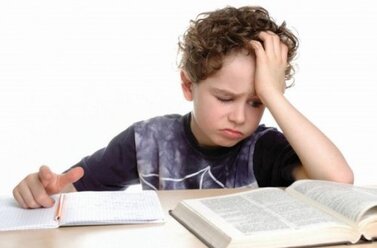 COMO AGIR COM CRIANÇAS QUE POSSUEM PROBLEMAS PARA ESCREVER