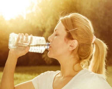 CUIDADOS PARA EVITAR E TRATAR A DESIDRATAÇÃO