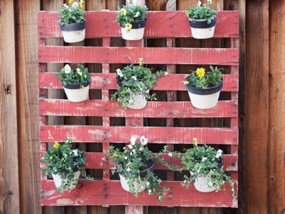 12 Ideas for Turning a Pallet into a Flower Garden - Living Locurto