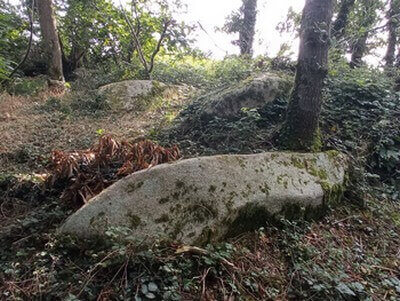 Reliance, réactivation site, menhir, dolmen