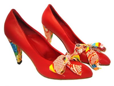 CUSTOMIZACAO EM SAPATOS VELHOS