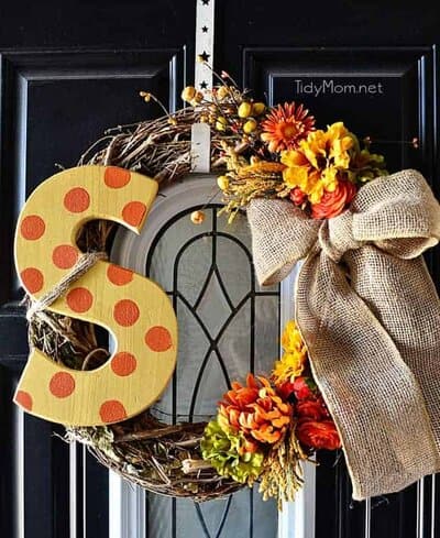 DIY Monogram Fall Wreath by Tidymom! http://tidymom.net/2013/diy-monogram-fall-wreath/