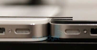 white iphone4 thicker than black