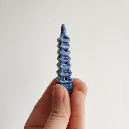 Ceramiczna pagoda japońska kwadratowa 7 cm