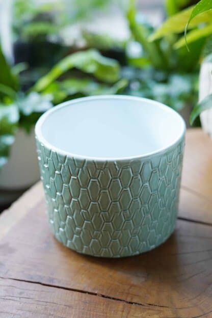 Osłonka cylinder ceramiczny 'Green Hexa' 13,5 cm Osłonka cylinder ceramiczny 'Green Hexa' 13,5 cm