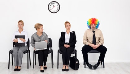 COMO O HUMOR INFLUENCIA EM ENTREVISTAS DE EMPREGO