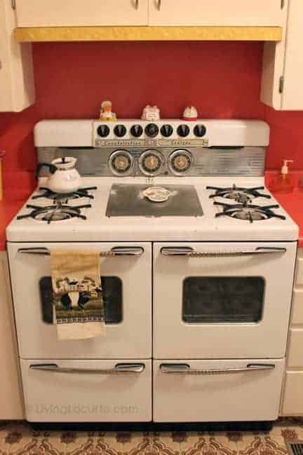 Amy Locurto's Grandma's Retro Kitchen - LivingLocurto.com