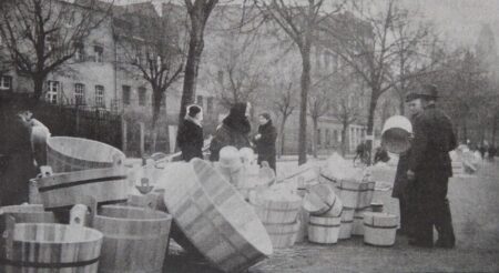Ein früheres „Damals“-Bild zeigte den Böttchermarkt. Hinten die  später abgerissenen Häuser.             Fotos: Sammlung Klingmüller