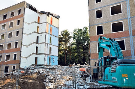 Senftenberg: Blöcke in Schweitzer-Straße fallen