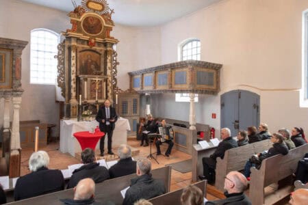 Die Dorfkirche in Illmersdorf ist etwas ganz Besonderes. Caspar Ernst von Normann lies 1742 dieses Kirchlein erbauen.