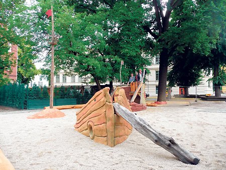 Cottbus: Schiffswrack auf Schulhof „entdeckt“