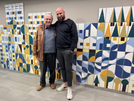 Cottbuser Grundschule mit  Wandbild des Künstlers Horst Ring